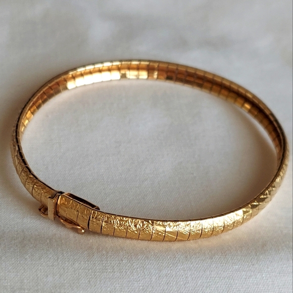 Zales Jewelry - Zales Vintage Elegant 14k Gold Flexable Bangle Bracelet (7"L×1/4"W) Italy Chic